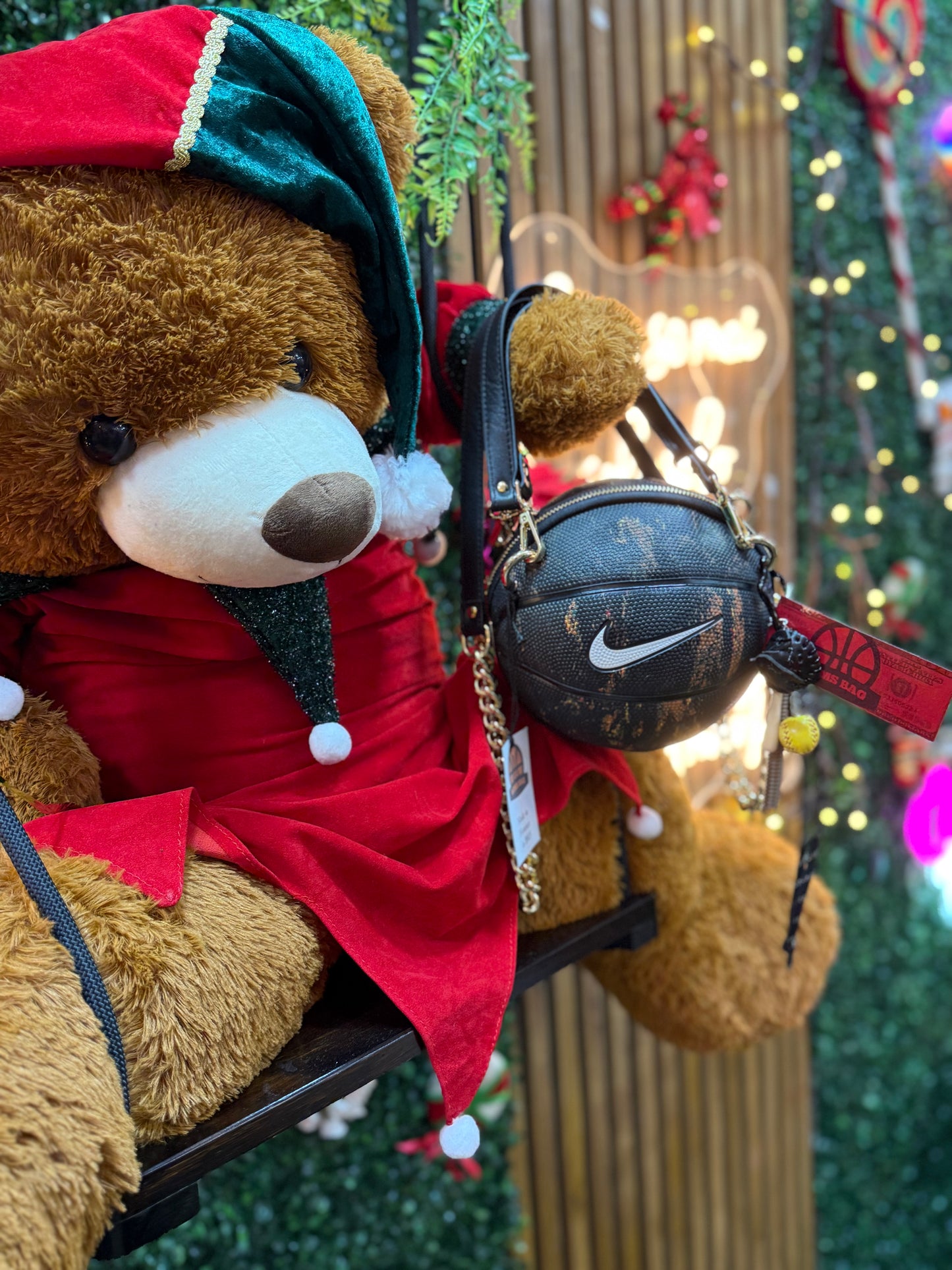 Lady paint nera charms