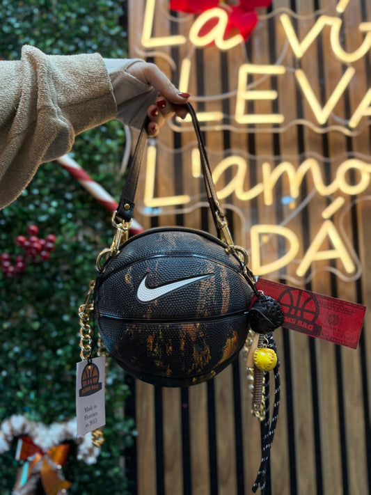 Lady paint nera charms