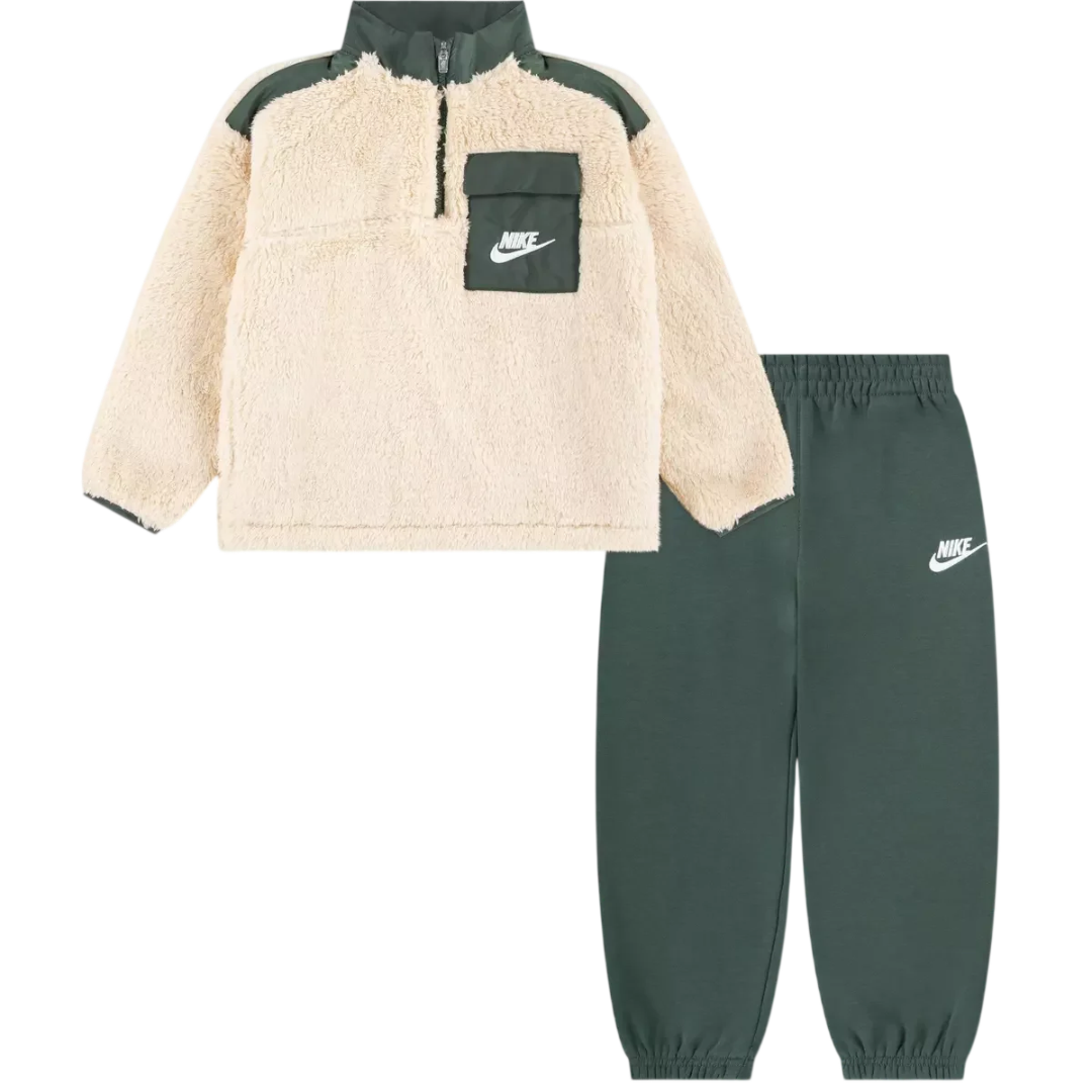Nike Sherpa con felpa a un quarto di zip e pantaloni della tuta 