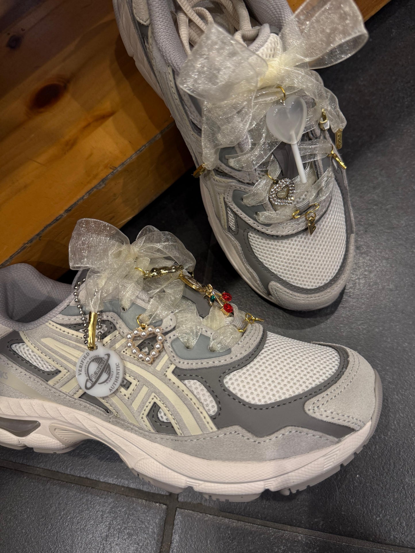 Personalizzazione laccio in Raso e Charms