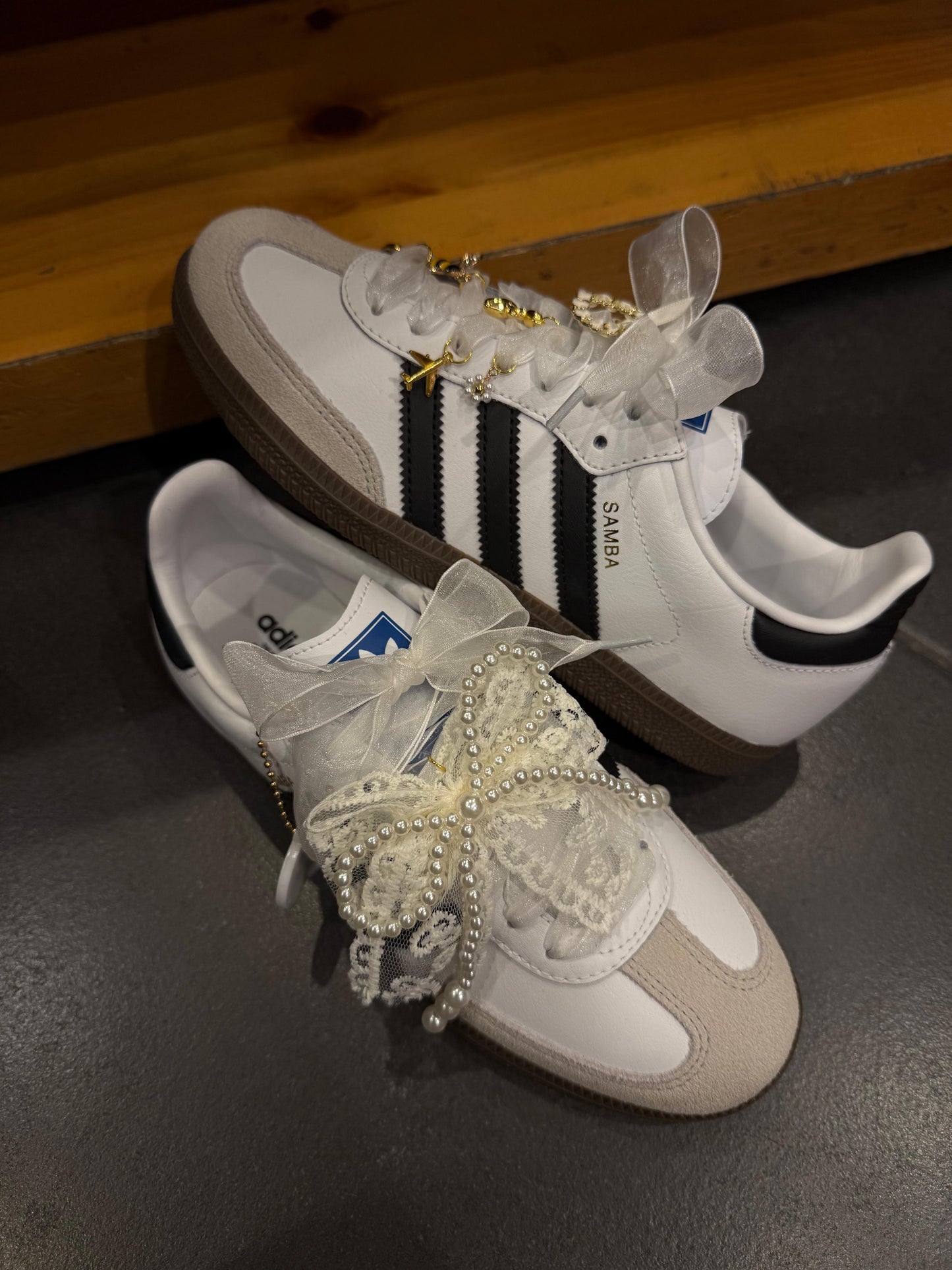 Personalizzazione laccio in Raso e Charms