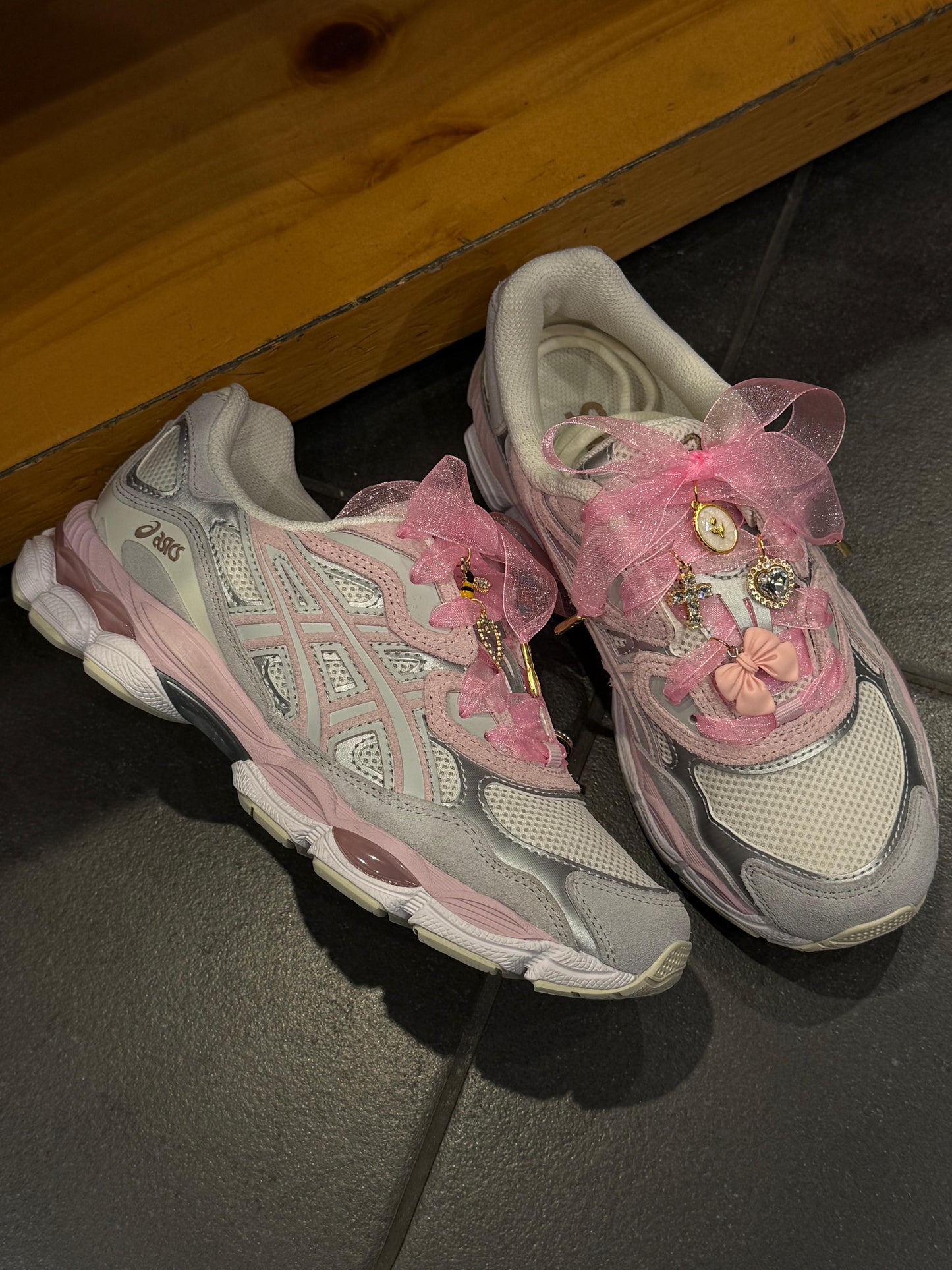 Personalizzazione laccio in Raso e Charms